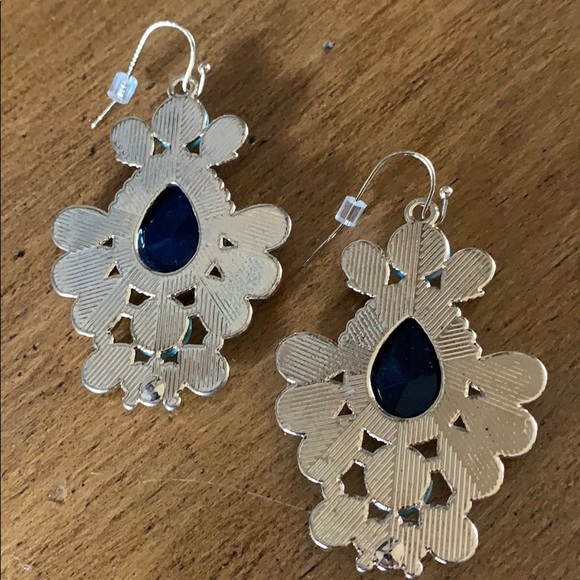 Pretty Blue Dangle Earrings - Picture 4 of 7